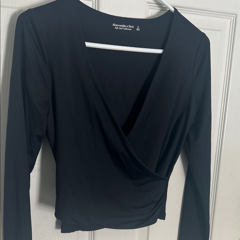 Abercrombie & Fitch Trendy Black Wrap Top